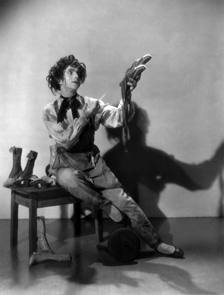 The red shoes 1948 watch online. Shoes