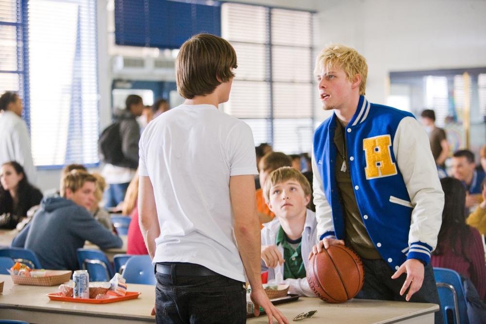 17 AGAIN, (aka SEVENTEEN AGAIN), foreground from left: Zac Efron, Sterling Knight (sitting), Hunter Parrish, 2009. ©New Line