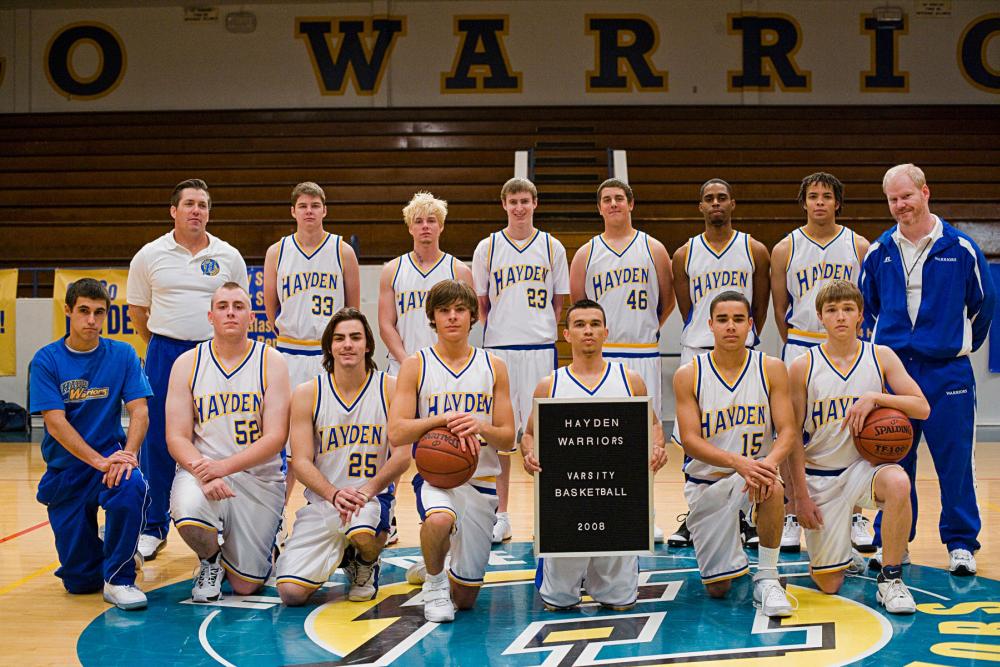 17 AGAIN, (aka SEVENTEEN AGAIN), Zac Efron (center, with ball), Sterling Knight (front right), Jim Gaffigan (right), 2009. ©New Line