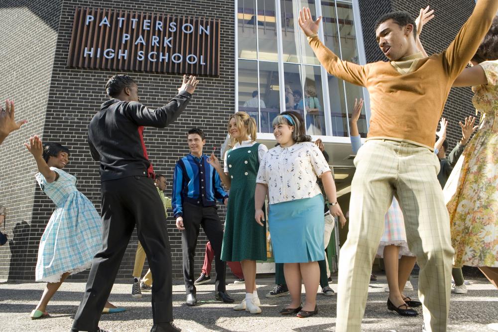 HAIRSPRAY, center from back: Zac Efron, Amanda Bynes, Nikki Blonsky, Elijah Kelley, 2007. ©New Line