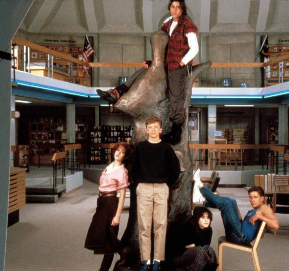 THE BREAKFAST CLUB, bottom from left: Molly ringwald, Anthony Michael Hall, Ally Sheedy, Emilio Estevez, Judd Nelson (top), 1985, © Universal