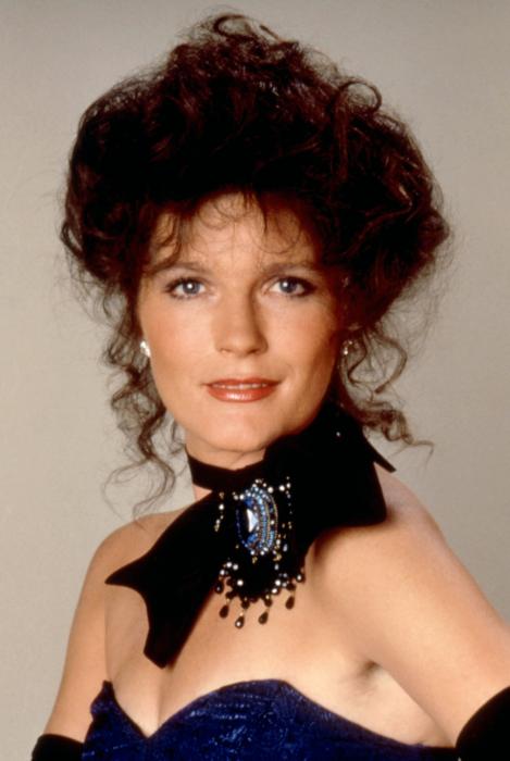 THROW MOMMA FROM THE TRAIN, Kat...