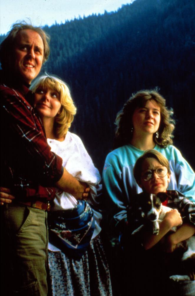 HARRY AND THE HENDERSONS, John Lithgow, Melinda Dillon, Margaret Langrick, Joshua Rudoy, 1987"