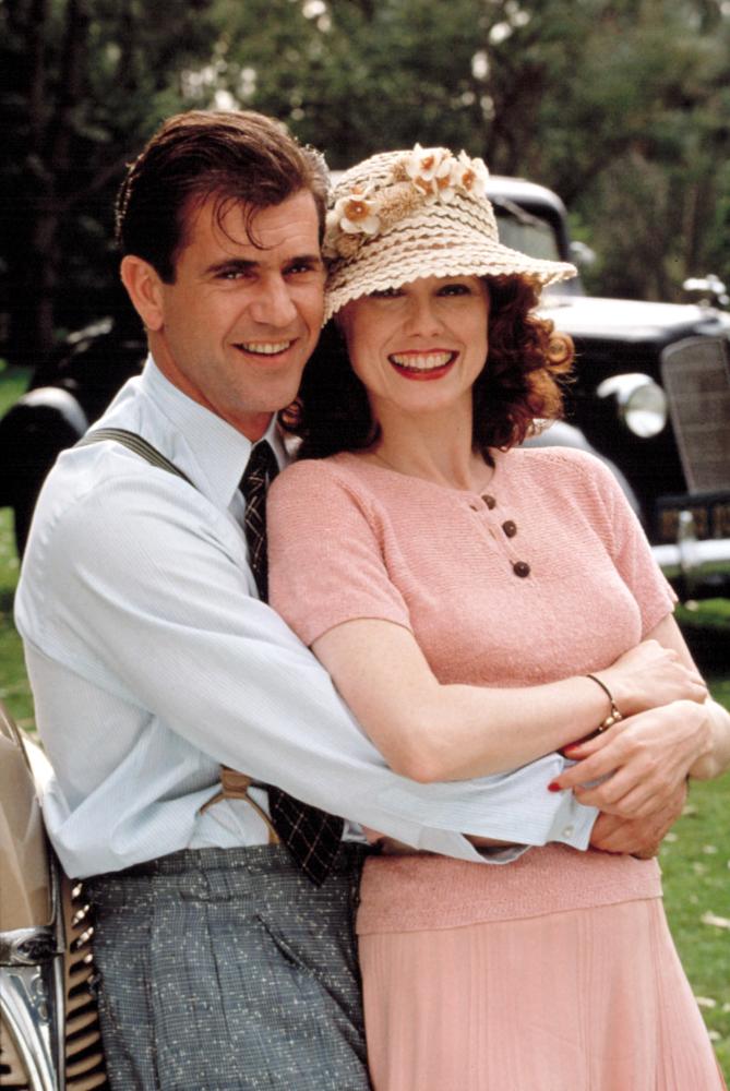 FOREVER YOUNG, Mel Gibson, Isabel Glasser, 1992.