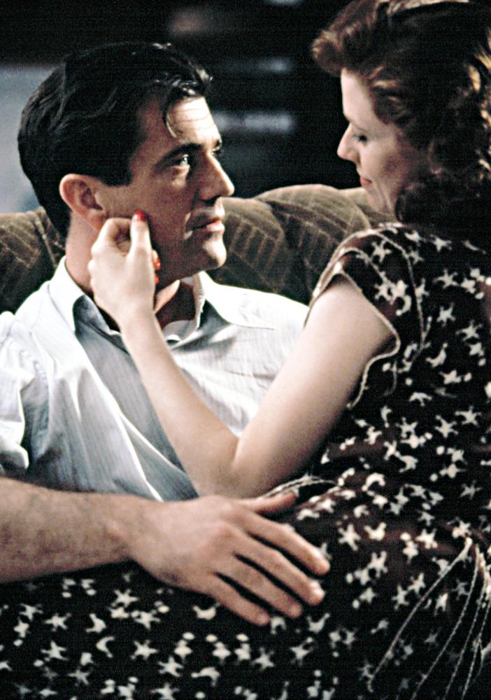 FOREVER YOUNG, Mel Gibson, Isabel Glasser, 1992.