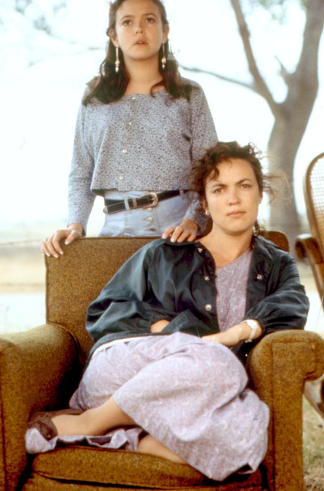 WHAT'S EATING GILBERT GRAPE?, Mary Kate Schellhardt, Laura Harrington, 1993. (c) Paramount Pictures