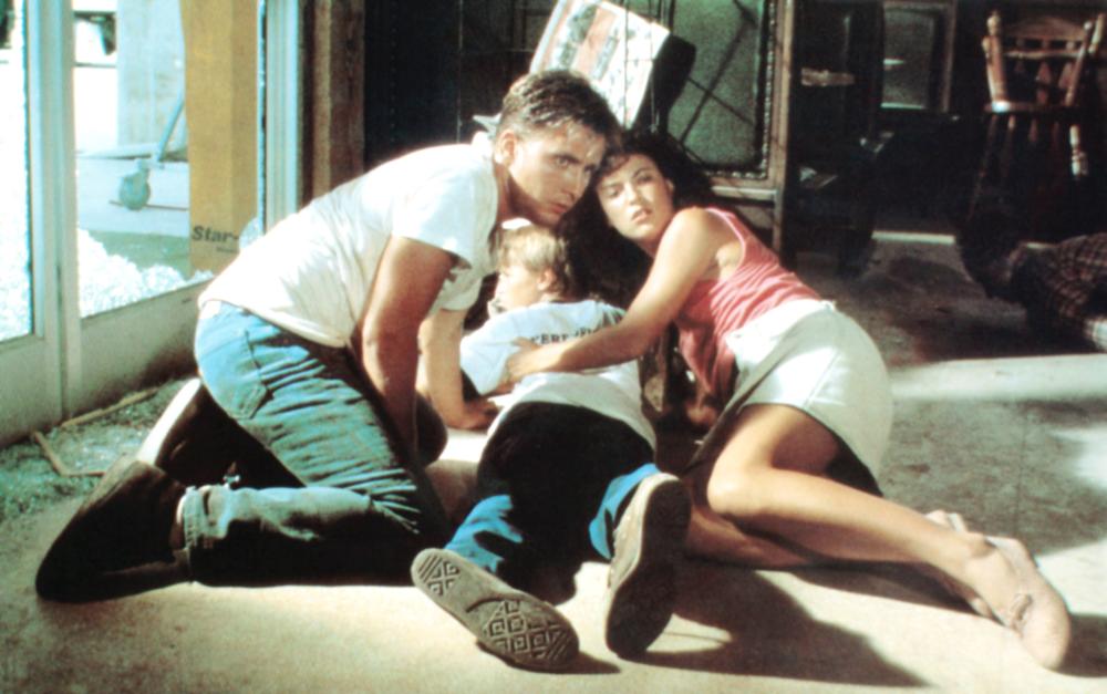 MAXIMUM OVERDRIVE, Emilio Estevez (left), Laura Harrington (right), 1986, © De Laurentiis Entertainment Group