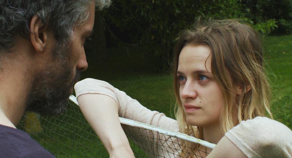 LOVE BATTLES, (aka MES SEANCES DE LUTTE), from left: James Thierree, Sara Forestier, 2013. ©Adopt Films