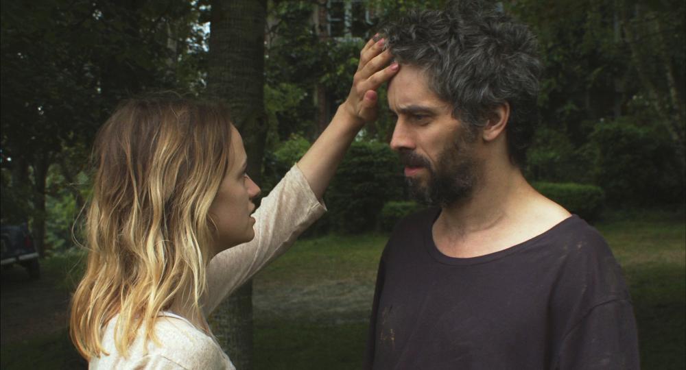 LOVE BATTLES, (aka MES SEANCES DE LUTTE), from left: Sara Forestier, James Thierree, 2013. ©Adopt Films