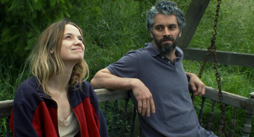 LOVE BATTLES, (aka MES SEANCES DE LUTTE), from left: Sara Forestier, James Thierree, 2013. ©Adopt Films