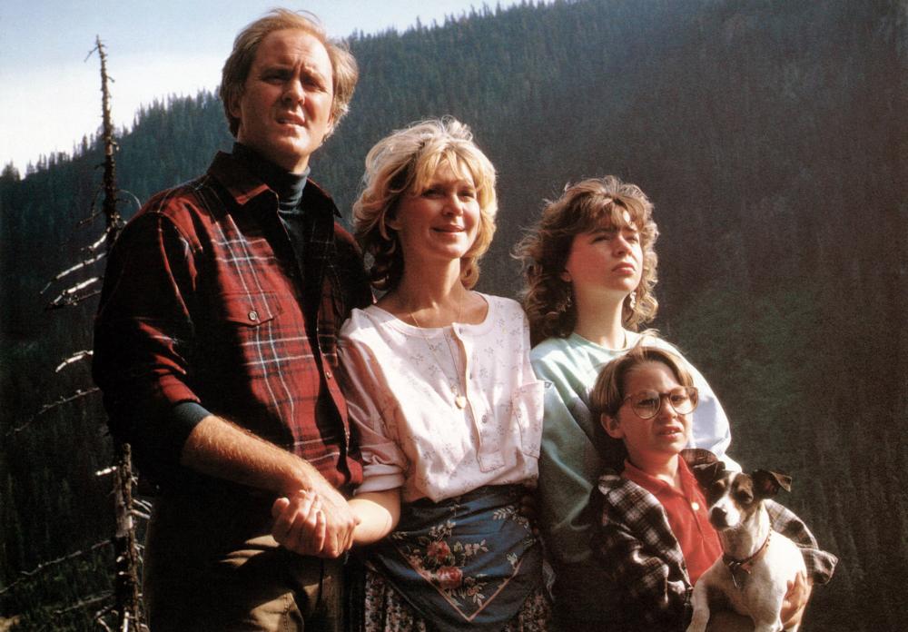HARRY AND THE HENDERSONS, from left: John Lithgow, Melinda Dillon, Margaret Langrick, Joshua Rudoy, 1987. ©Universal